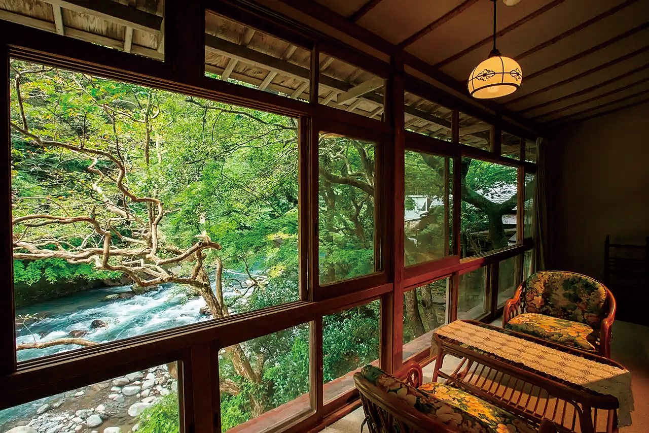 お部屋より望む早川渓谷
